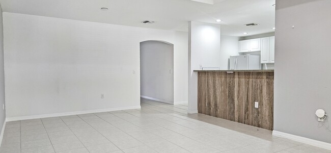 Building Photo - 1819 E Royal Tern Ln