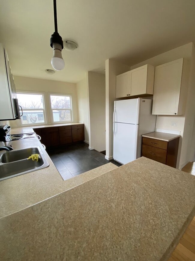 Building Photo - 1801 Russell Ave