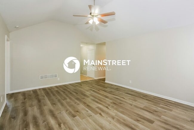 Building Photo - 4 Bedroom Pet-Friendly Home in KANSAS CITY, MO with Main Street Renewal