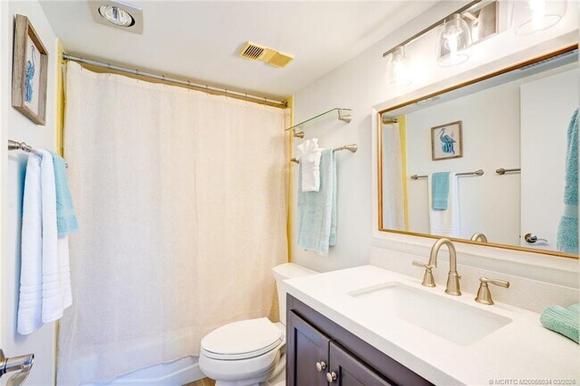 Building Photo - 5553 NE Gulfstream Way