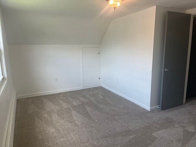 Building Photo - Spacious 5-Bedroom Home in East Cocalico T...