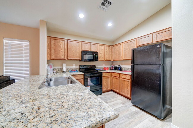 Building Photo - 41375 W Cahill Dr