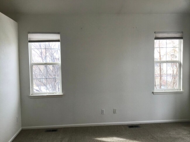 Building Photo - 3 bedroom 2.5 Bath Town home for rent at C...