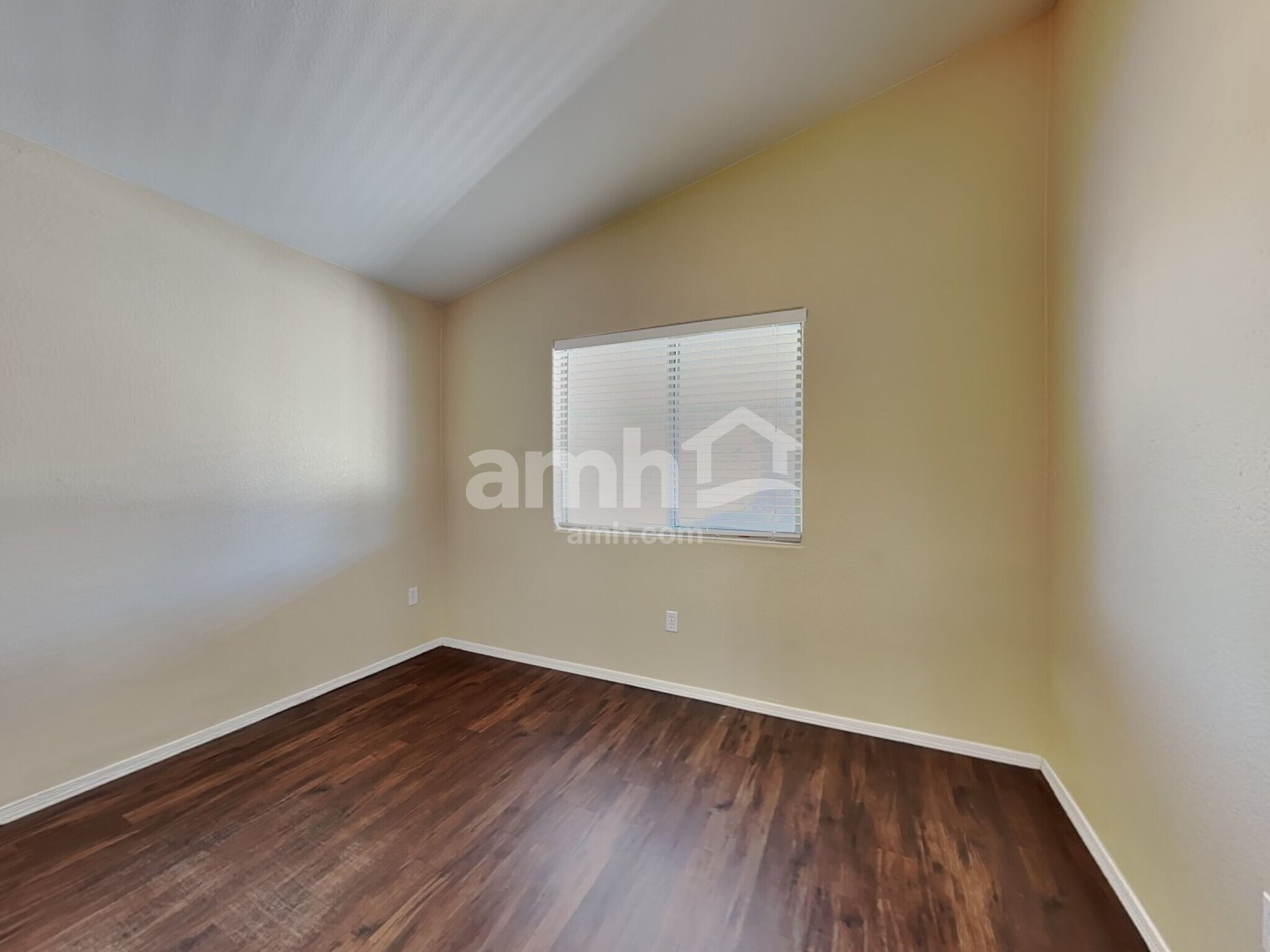 Building Photo - 2435 W Waterway Pl