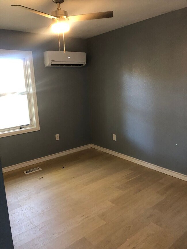 Building Photo - Charming Home in Bald Knob – Quiet Street, Spacious Yard, Move-In Ready!