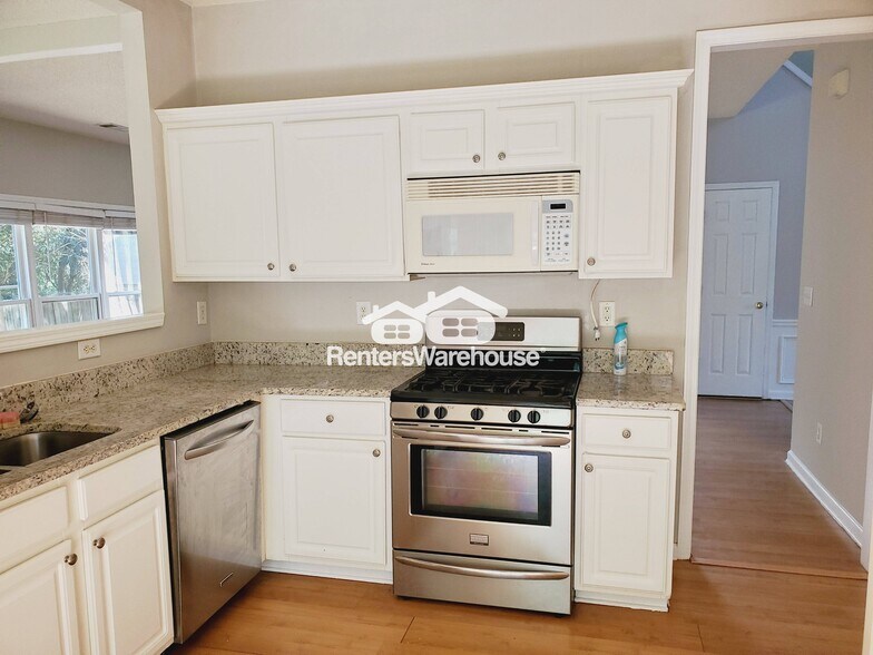 Building Photo - 2706 Cottesford Dr SE