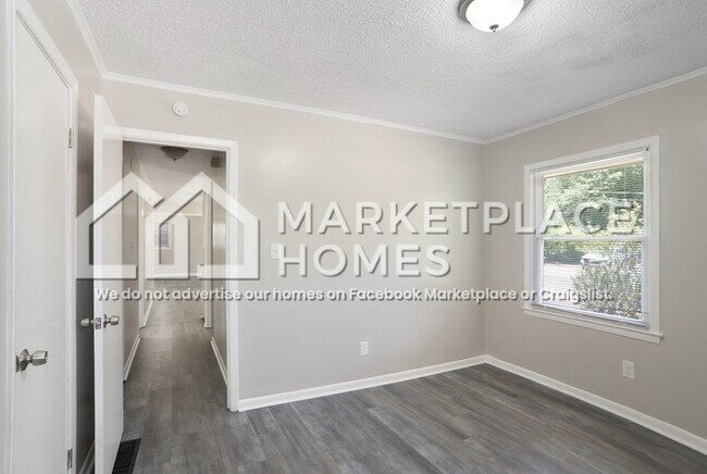 Building Photo - 8206 Huntington Dr