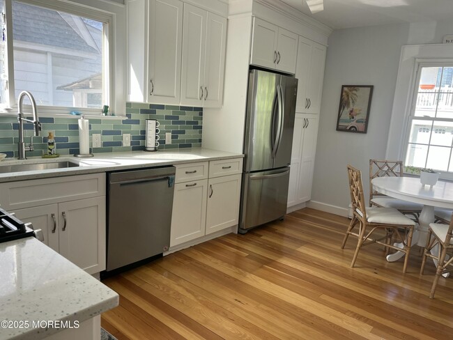 Building Photo - 404 Monmouth Ave