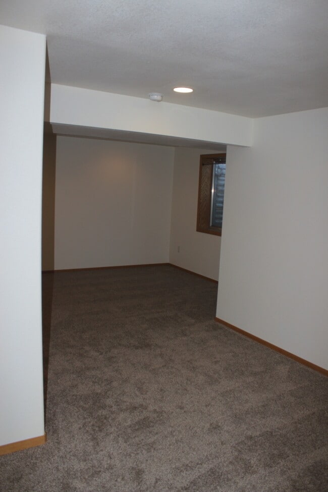 Building Photo - 2544 Begonia Ct