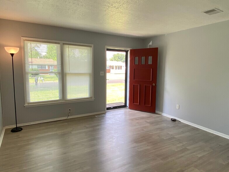 Building Photo - 6300 Hackberry Way