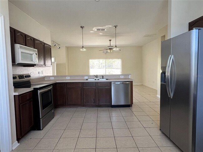 Building Photo - 209 Round Man St