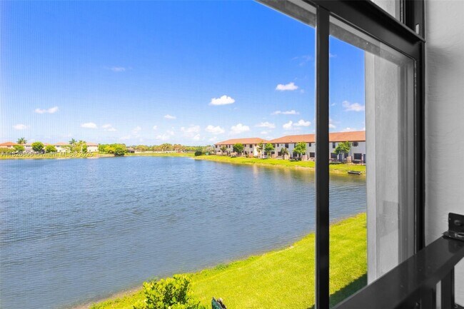 Building Photo - 8446 Lake Majesty Ln