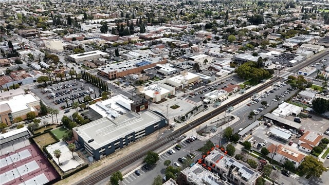 Building Photo - 501 W Maple Ave