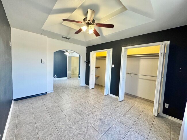 Building Photo - 210 Leon Ave