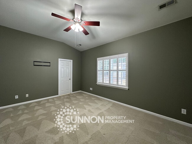 Building Photo - Charming 3-Bedroom Ranch with Sunroom & Wo...