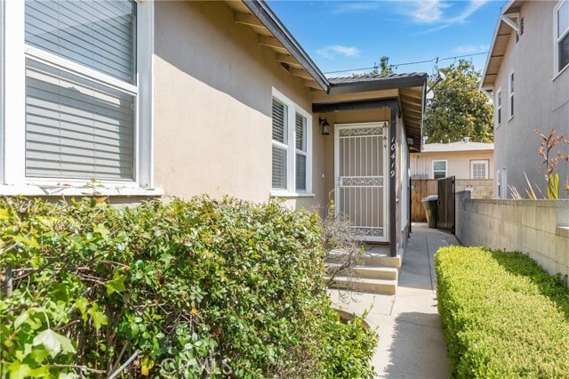 Building Photo - 10419 Floral Dr