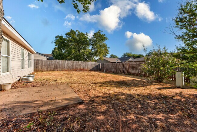 Building Photo - 1225 Briar Patch Way