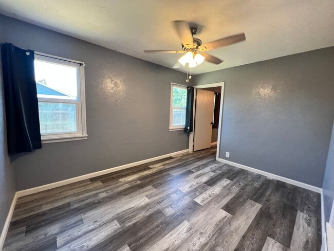 Building Photo - Madera home for rent- corner lot with solar