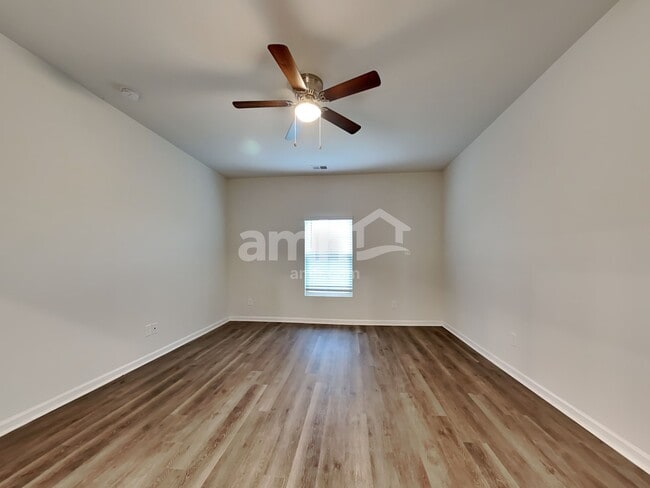 Building Photo - 306 Squire Pope Rd