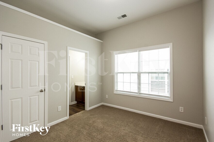 Building Photo - 5779 Chatham Cir NW