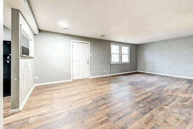 Building Photo - Charming 3-Bedroom Home in a Convenient St. Louis Location!