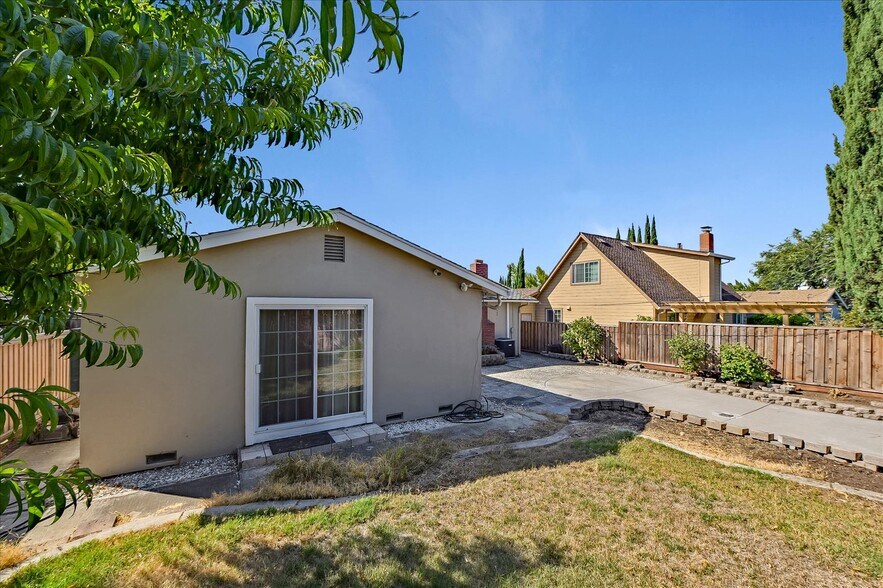 Building Photo - 2651 Poplarwood Way