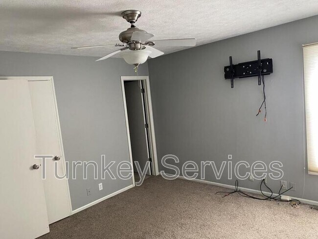 Building Photo - 15423 Stony Brook Blvd