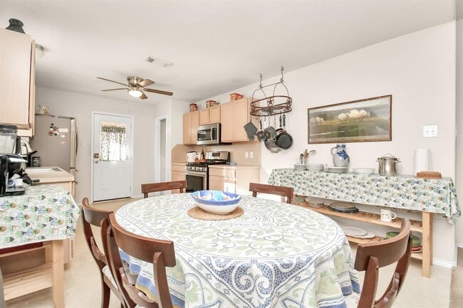 Open concept table and chairs included - 5219 San Pablo Gardens Dr