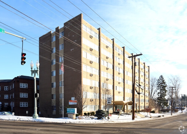 Building Photo - Diplomat Apartments