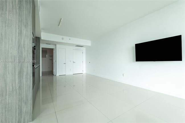 Building Photo - 2900 NE 7th Ave