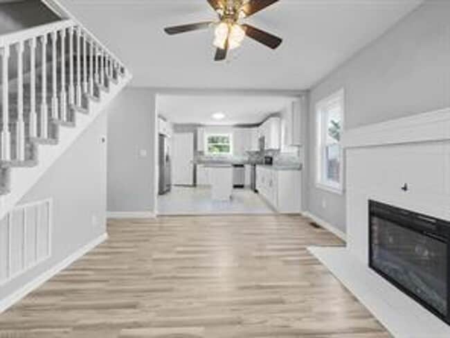 Building Photo - Check out this beautiful Cape Cod in the heart of Bayview!