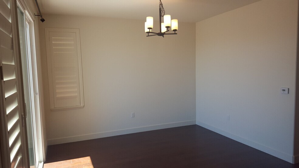Building Photo - 2256 W Cantara Dr