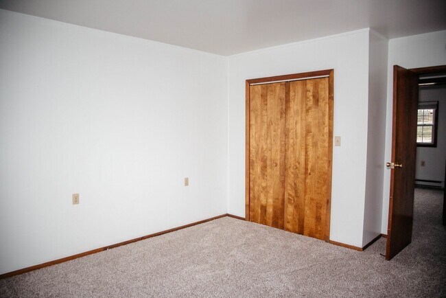 Building Photo - 45 E Willow St