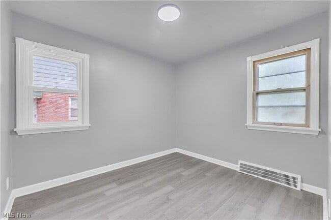 Building Photo - 735 E 256th St