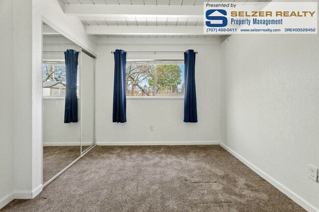 Building Photo - Nicely updated 3 bd. home within walking d...