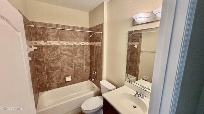 Building Photo - 115 Riverview Bend S