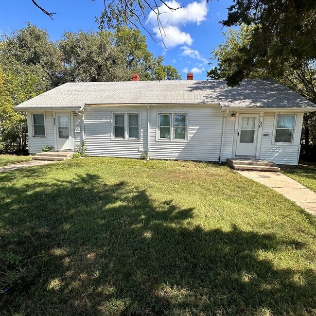 Building Photo - $525 - 1 bed / 1 bath - Duplex