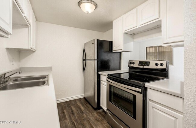 Building Photo - 4040 W Palomino Rd