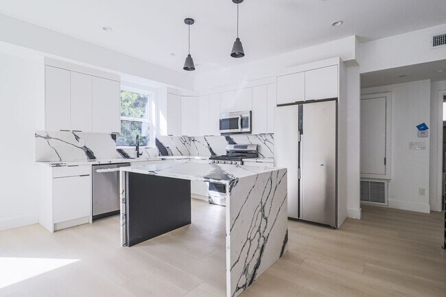 Building Photo - NEW CONSTRUCTION LUXURY 4 BED TOWNHOMES WITH ROOF DECKS