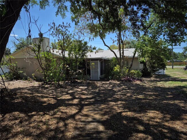 Building Photo - 9802 Riverview Dr