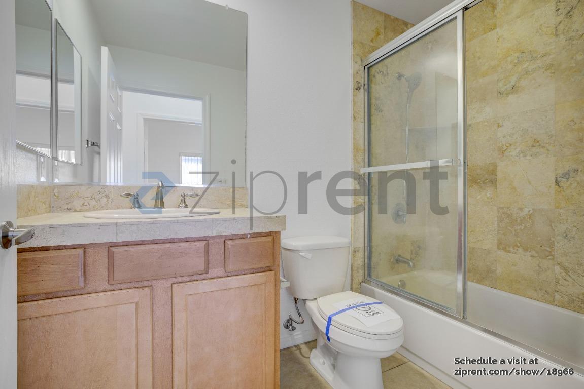 Building Photo - Unit C