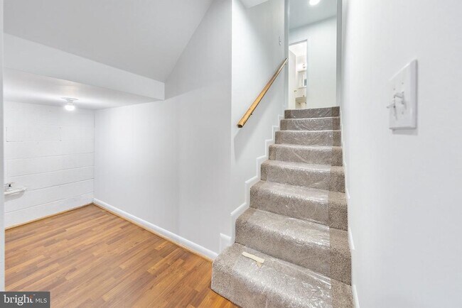 Building Photo - 615 Smallwood Rd