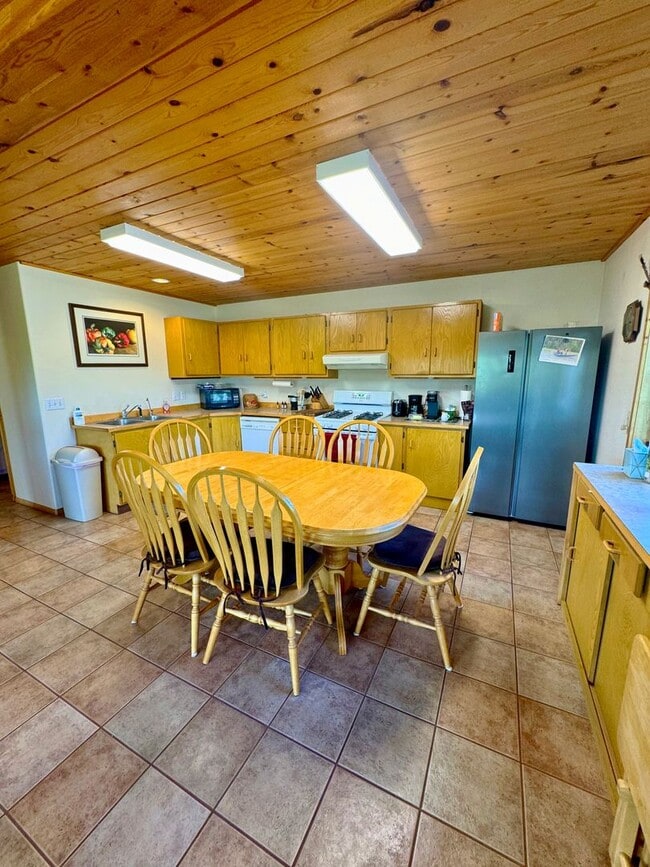 Building Photo - RIVERFRONT HOME + SHOP!