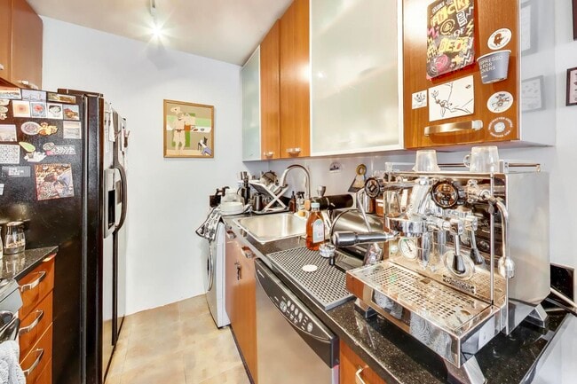 Building Photo - 5400 S Harper Ave