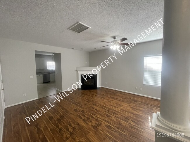 Building Photo - 3 Bed, 2.5 Bath, New Appliances, End Unit ...