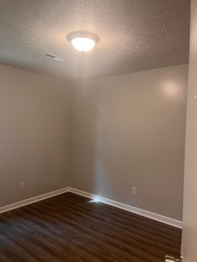 Adorable two bedroom, one bath apartment! 102 Daniel St Brookneal