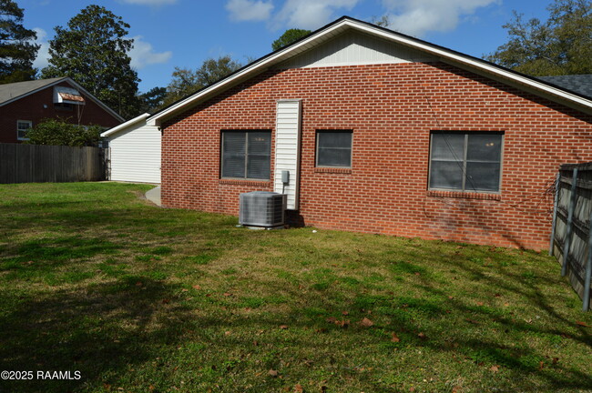 Building Photo - 123 Lafitte Ave