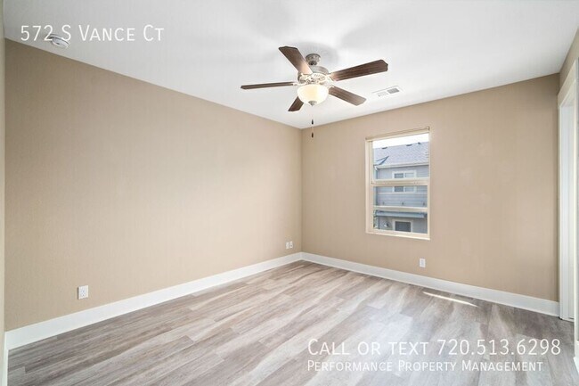 Building Photo - 572 S Vance St