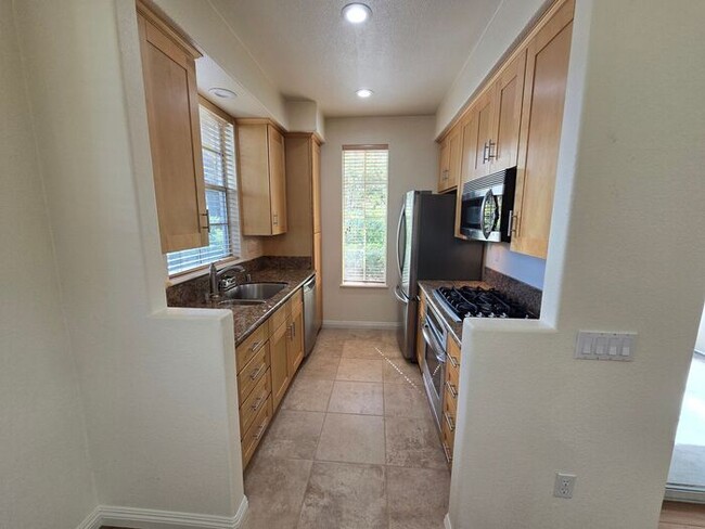 Building Photo - Private Ground-Level Condo in the Heart of Carmel Valley