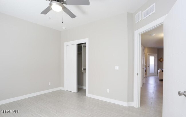 Building Photo - 410 Thorn Ave